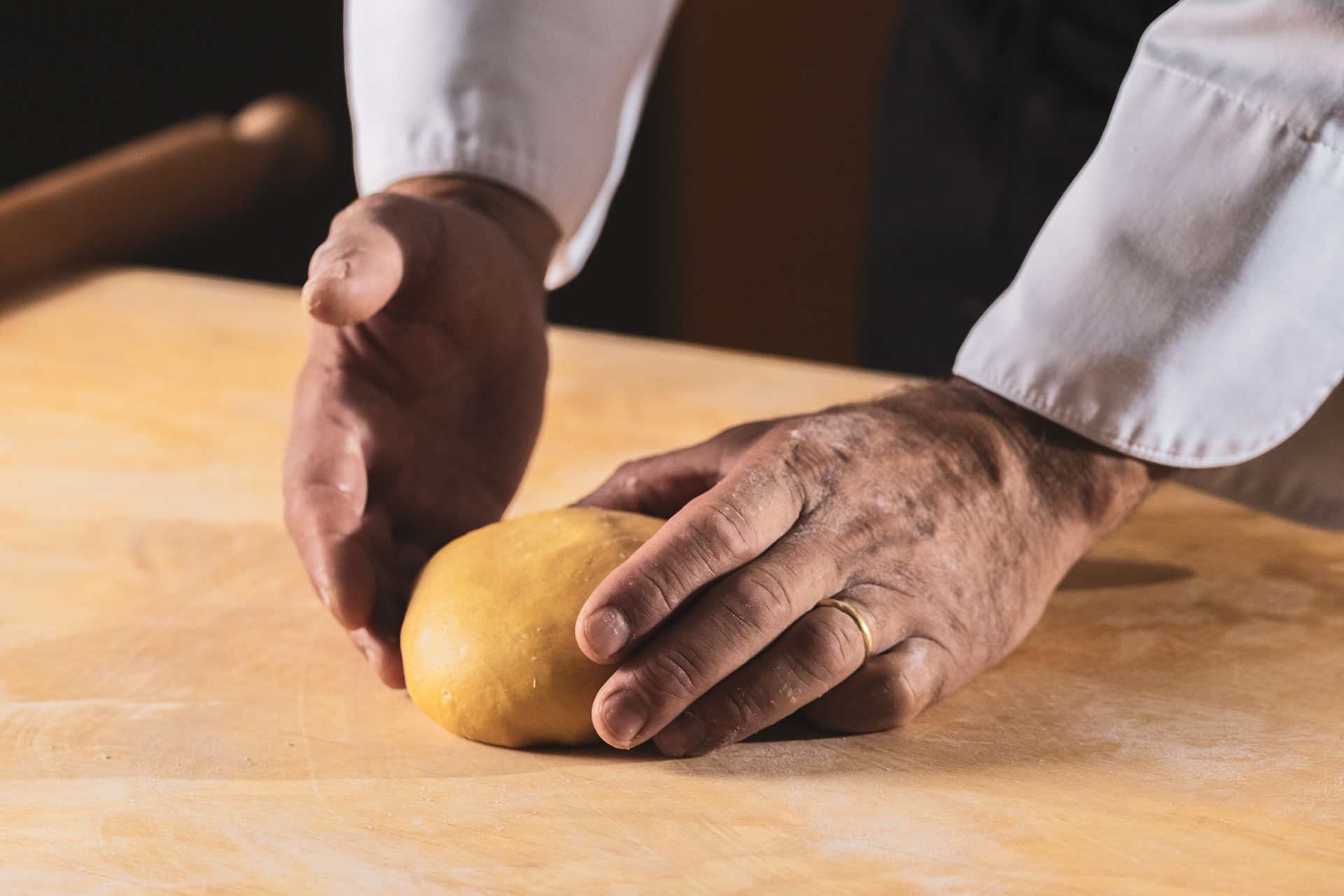 preparazione sfoglia per cappelletti